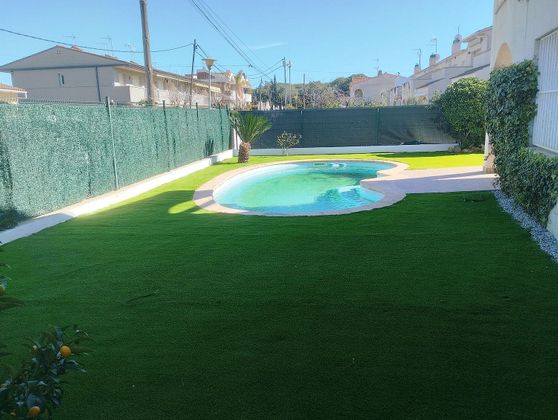 Foto 2 de Casa adossada en venda a Ardiaca - La Llosa de 3 habitacions amb terrassa i piscina