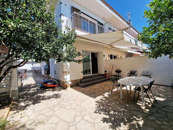 Foto 2 de Casa adossada en venda a calle Gladiols de 2 habitacions amb terrassa i jardí