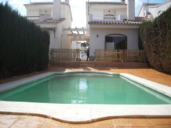 Foto 1 de Chalet en venta en calle De la Deessa Isis Via Marina de 3 habitaciones con terraza y piscina