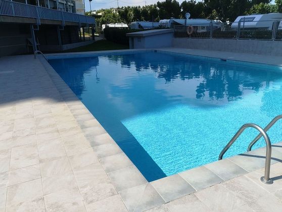 Foto 2 de Piso en venta en Ardiaca - La Llosa de 1 habitación con piscina y jardín