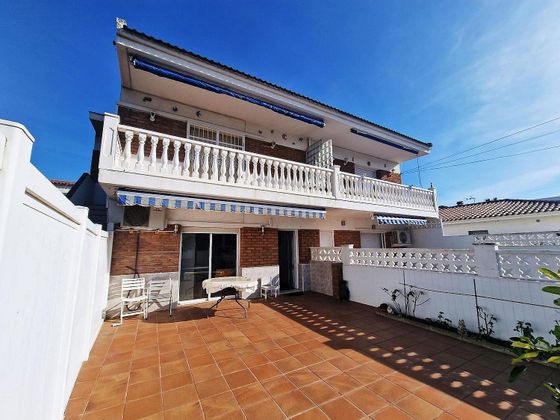 Foto 1 de Piso en venta en Ardiaca - La Llosa de 3 habitaciones con terraza y jardín