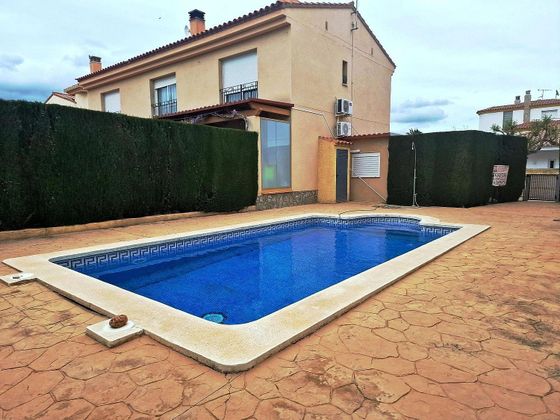 Foto 1 de Venta de casa en Platja de Mont-Roig de 3 habitaciones con terraza y piscina