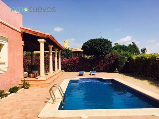 Foto 1 de Chalet en venta en Cuevas del Almanzora pueblo de 3 habitaciones con terraza y piscina