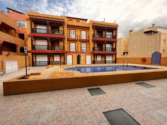 Foto 1 de Piso en venta en Villaricos de 2 habitaciones con terraza y piscina