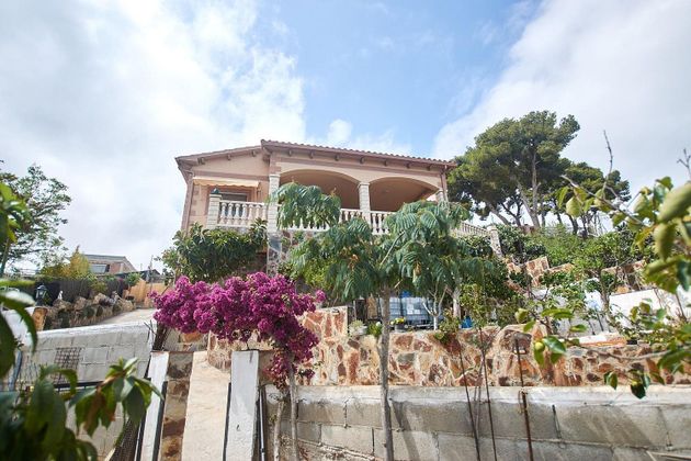 Foto 1 de Chalet en venta en Castellet i la Gornal de 4 habitaciones con terraza y garaje