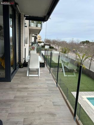 Foto 2 de Venta de piso en L'Aragai - Prat de Vilanova de 3 habitaciones con terraza y piscina