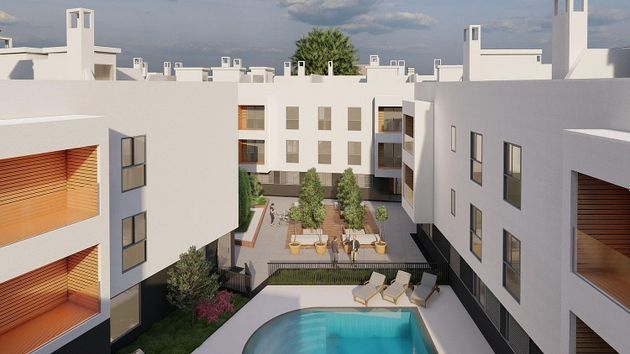 Foto 1 de Àtic en venda a Zona Poniente de 2 habitacions amb terrassa i piscina
