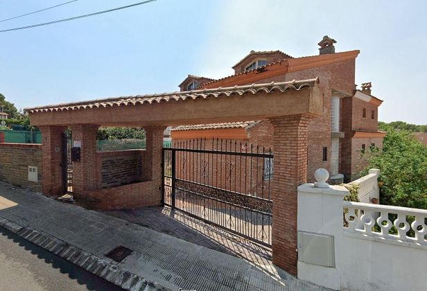 Foto 1 de Casa en venda a La Muntanyeta - La Franquesa de 5 habitacions amb terrassa i piscina