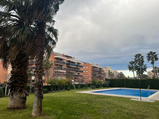 Foto 1 de Pis en venda a calle Tarragona de 4 habitacions amb terrassa i piscina