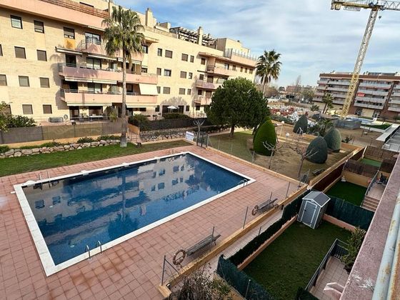 Foto 1 de Pis en venda a calle De Rosa Sensat de 3 habitacions amb terrassa i piscina