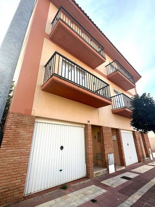 Foto 1 de Casa en venta en calle De Montserrat Roig de 3 habitaciones con terraza y garaje
