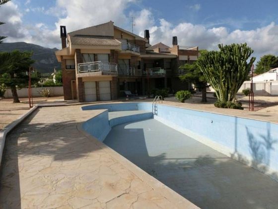 Foto 1 de Venta de chalet en Montsià de Mar de 6 habitaciones con terraza y piscina