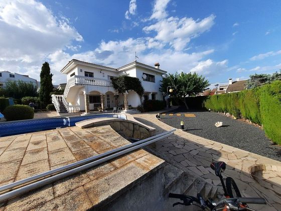 Foto 1 de Venta de chalet en Montsià de Mar de 4 habitaciones con terraza y piscina