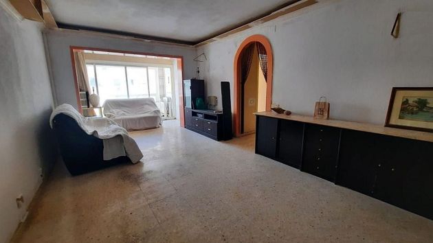 Foto 1 de Piso en venta en Centre - Sant Carles de la Ràpita de 3 habitaciones con terraza y calefacción