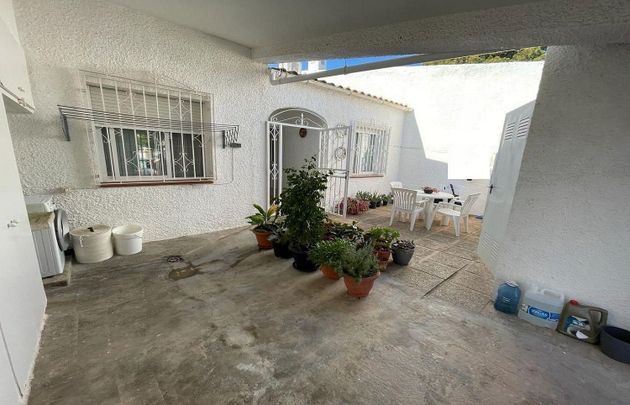 Foto 2 de Venta de casa adosada en Montsià de Mar de 3 habitaciones con terraza y piscina