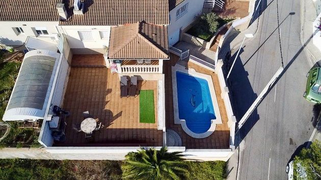 Foto 1 de Casa adossada en venda a pasaje Mallorca de 3 habitacions amb terrassa i piscina