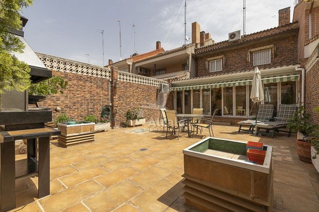 Foto 2 de Casa en venda a Pryconsa - Poligono Europa de 5 habitacions amb terrassa i piscina
