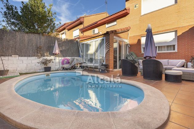 Foto 1 de Venta de casa en Meco pueblo de 4 habitaciones con piscina y garaje