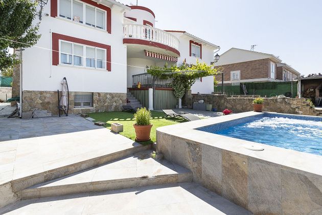 Foto 1 de Chalet en venta en Torrejón del Rey de 5 habitaciones con terraza y piscina