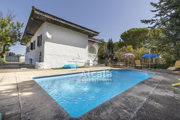 Foto 1 de Casa en venta en Trijueque de 4 habitaciones con piscina y garaje