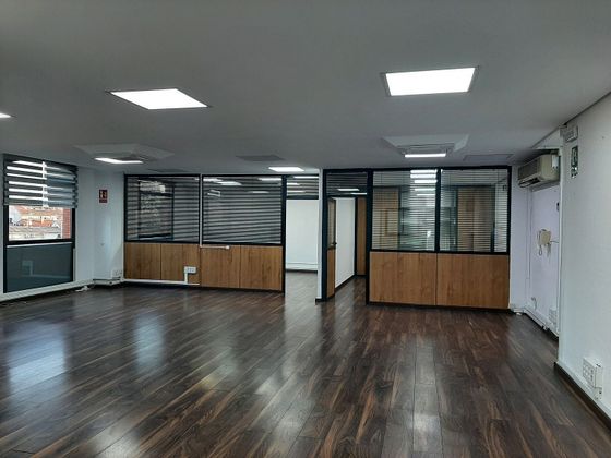 Foto 1 de Oficina en alquiler en San Isidro - Los Almendros con garaje y aire acondicionado