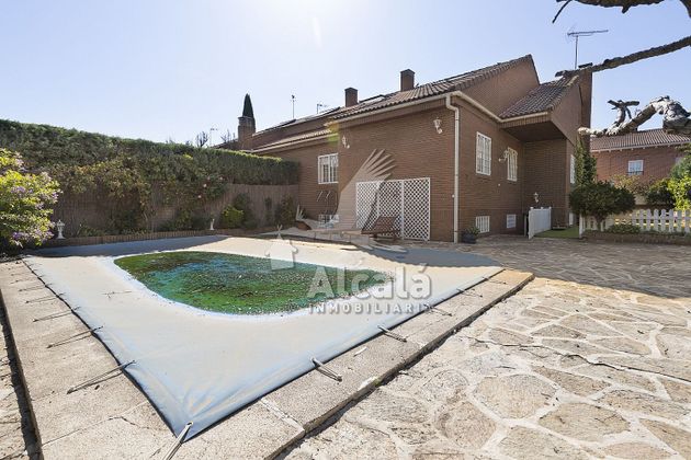 Foto 2 de Casa en venta en Camarma de Esteruelas de 4 habitaciones con piscina y garaje