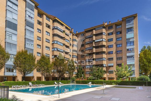 Foto 1 de Venta de piso en Mirasierra de 4 habitaciones con terraza y piscina