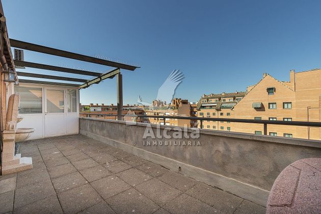 Foto 1 de Àtic en venda a Ensanche de 2 habitacions amb terrassa i garatge