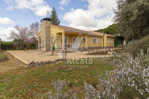 Foto 1 de Casa en venda a Hontoba de 3 habitacions amb piscina i garatge