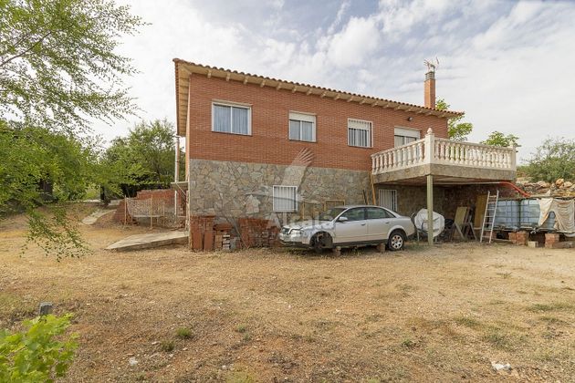 Foto 2 de Casa en venda a Hontoba de 4 habitacions amb terrassa i garatge