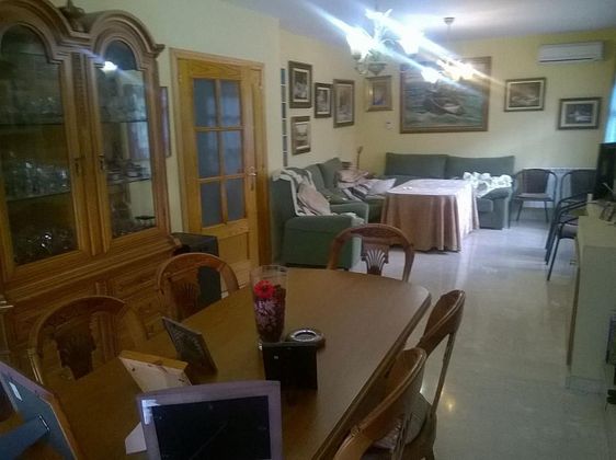 Foto 2 de Casa en venta en Jaén de 4 habitaciones con terraza y piscina