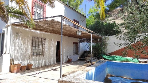 Foto 2 de Venta de chalet en Pegalajar de 4 habitaciones con piscina y garaje