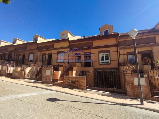 Foto 1 de Casa adosada en venta en Guardia de Jaén (La) de 3 habitaciones con terraza y piscina