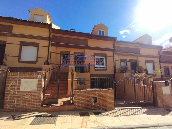 Foto 2 de Casa adosada en venta en Guardia de Jaén (La) de 3 habitaciones con terraza y piscina