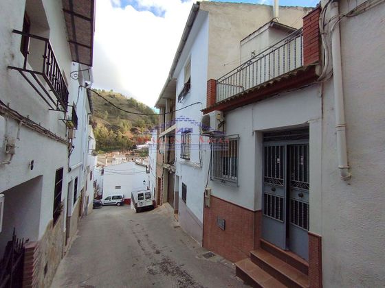 Foto 1 de Casa adossada en venda a calle Solana de 4 habitacions amb terrassa i calefacció