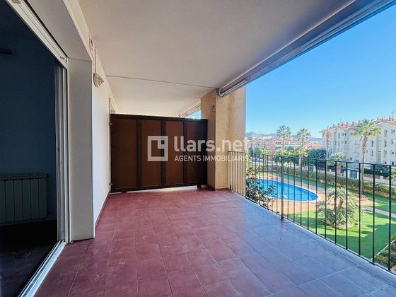 Foto 2 de Piso en venta en Can Girona - Terramar - Can Pei - Vinyet de 2 habitaciones con terraza y piscina