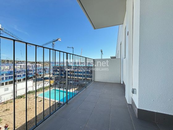 Foto 1 de Piso en alquiler en Les Roquetes de 3 habitaciones con terraza y piscina