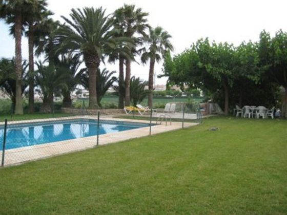 Foto 1 de Chalet en venta en Vilabella de 7 habitaciones con terraza y piscina