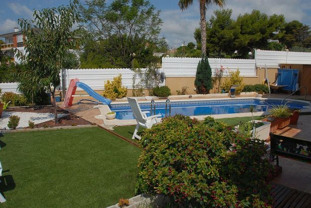 Foto 2 de Casa adosada en venta en Creixell de 3 habitaciones con terraza y piscina