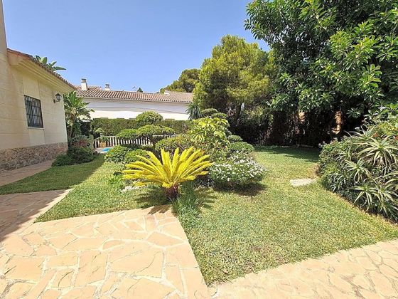 Foto 2 de Xalet en venda a La Carihuela de 4 habitacions amb terrassa i piscina