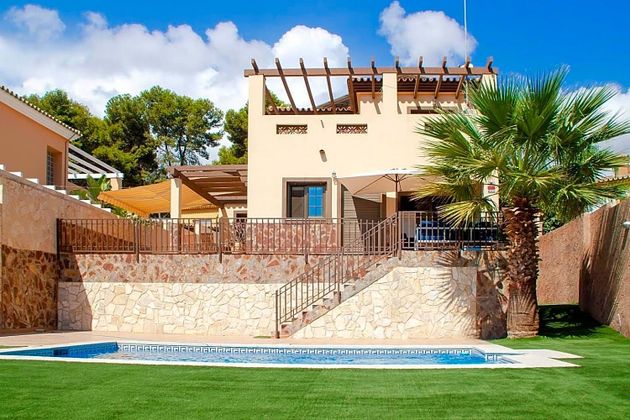 Foto 2 de Xalet en venda a El Pinar - Palacio de Congresos de 4 habitacions amb terrassa i piscina
