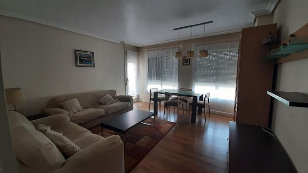 Foto 2 de Alquiler de piso en Juan Carlos I de 3 habitaciones con garaje y muebles