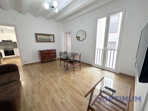 Foto 2 de Alquiler de piso en El Raval de 2 habitaciones con muebles y aire acondicionado