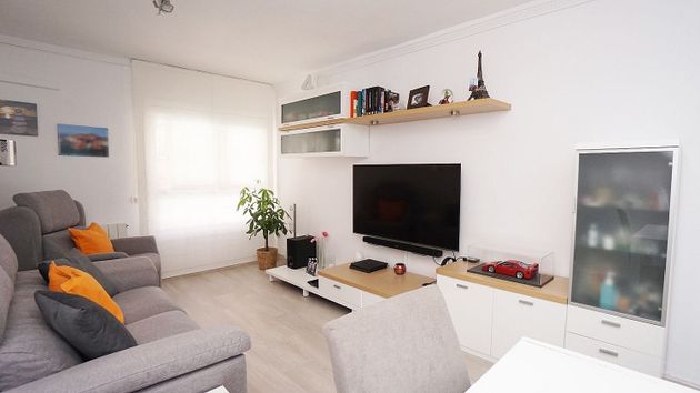 Foto 2 de Pis en venda a Centre - Eixample – Can Llobet – Can Serra de 3 habitacions amb aire acondicionat i calefacció