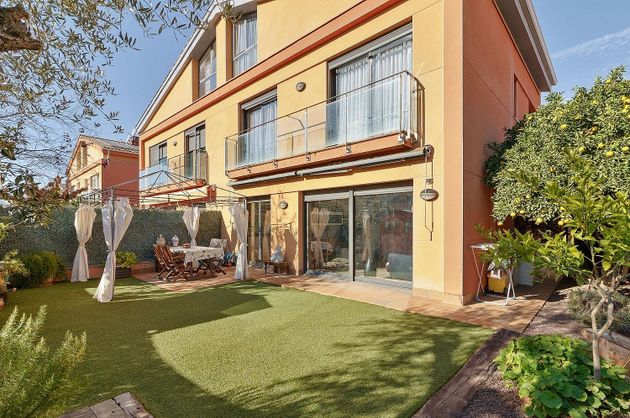 Foto 1 de Casa en venda a Celrà de 5 habitacions amb jardí i balcó