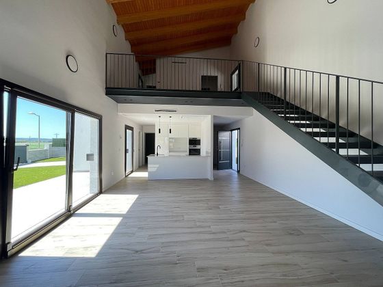 Foto 1 de Chalet en venta en Vilamacolum de 3 habitaciones con terraza y garaje