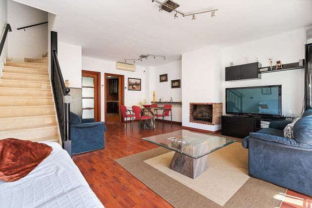 Foto 1 de Casa adossada en venda a Martorelles de 4 habitacions amb terrassa i garatge