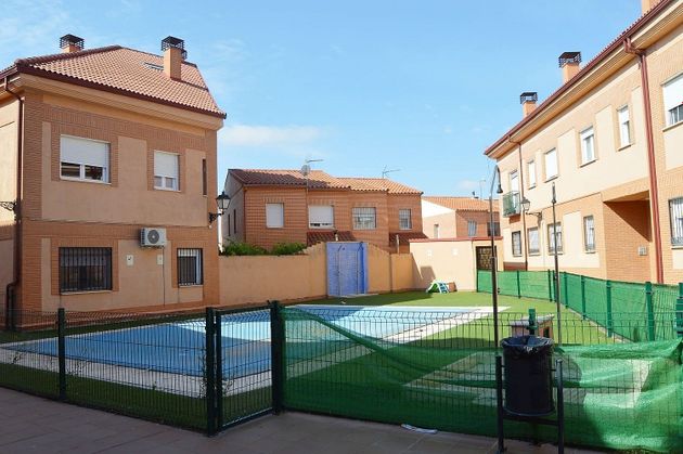Foto 2 de Dúplex en venda a Viso de San Juan (El) de 4 habitacions amb terrassa i piscina