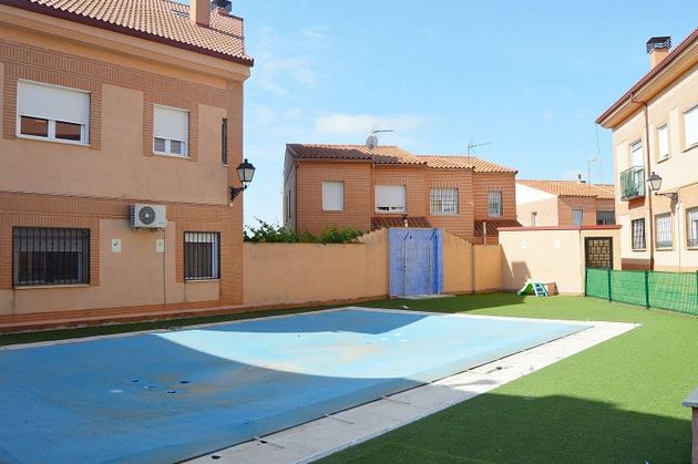Foto 1 de Dúplex en venta en Viso de San Juan (El) de 4 habitaciones con terraza y piscina