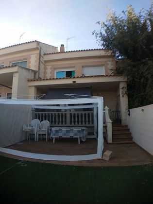 Foto 2 de Venta de casa adosada en calle Almendrillos de 3 habitaciones con piscina y garaje